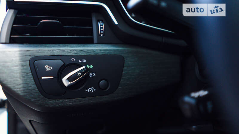 Седан Audi A4 2018 в Львове