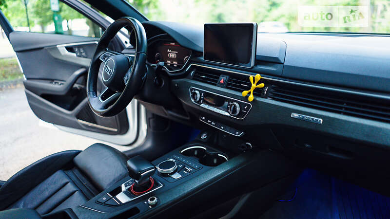 Седан Audi A4 2018 в Львове