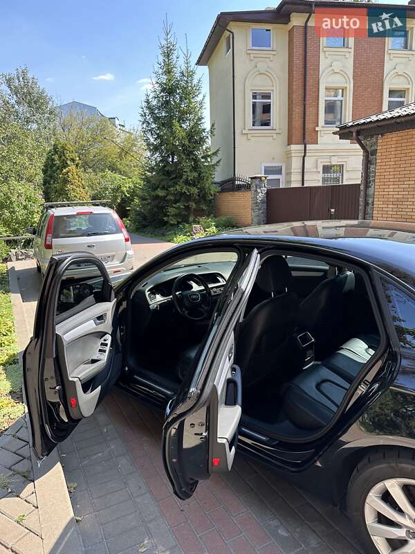Седан Audi A4 2012 в Киеве