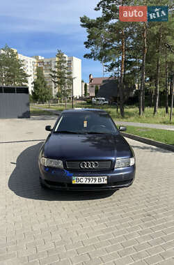 Седан Audi A4 1996 в Новояворівську