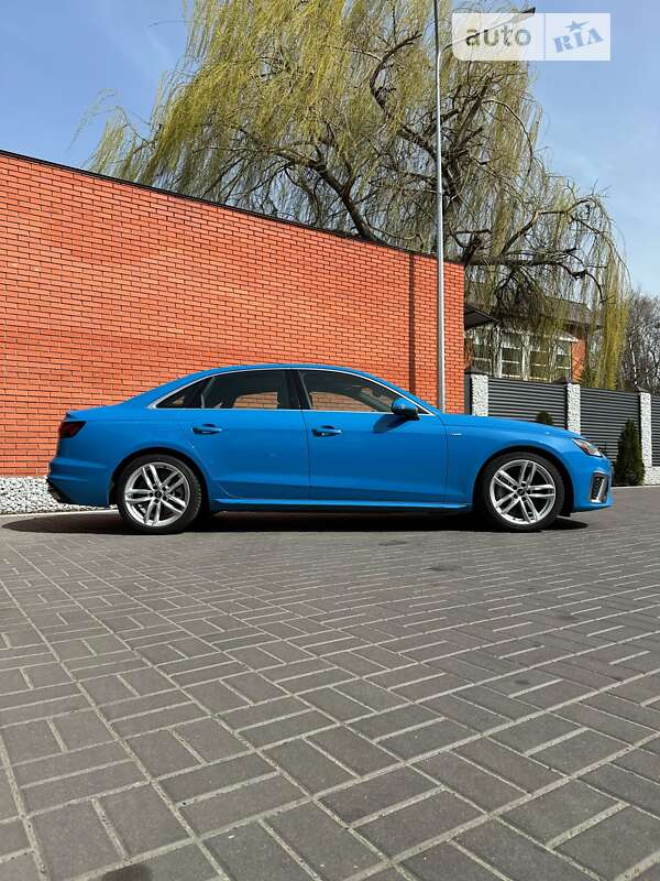 Седан Audi A4 2022 в Черкассах