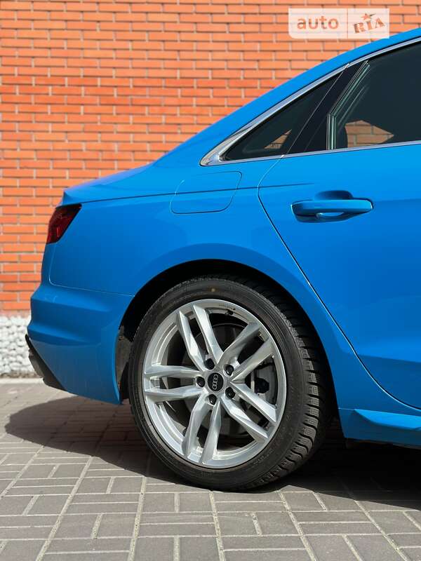 Седан Audi A4 2022 в Черкассах
