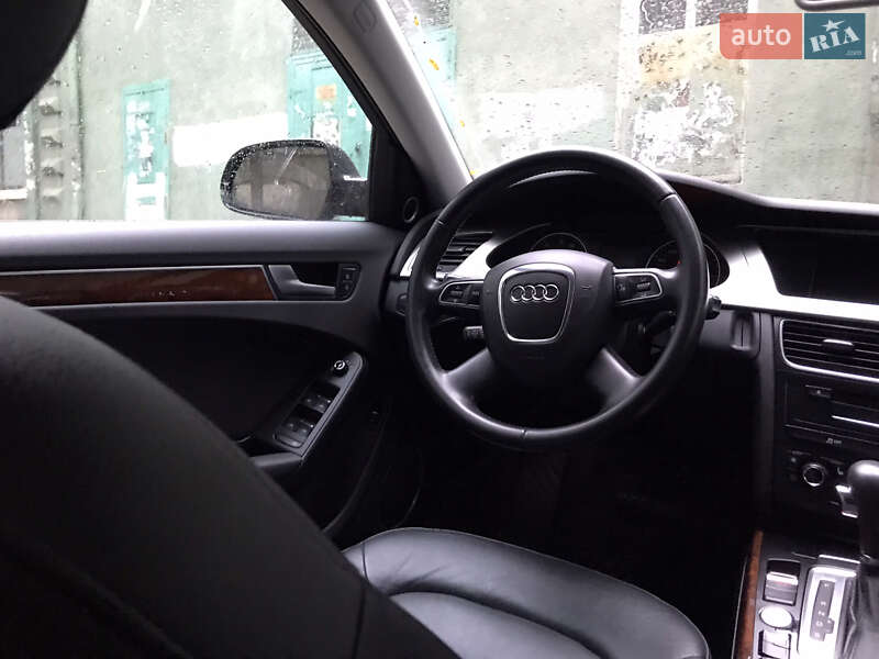 Седан Audi A4 2011 в Одессе