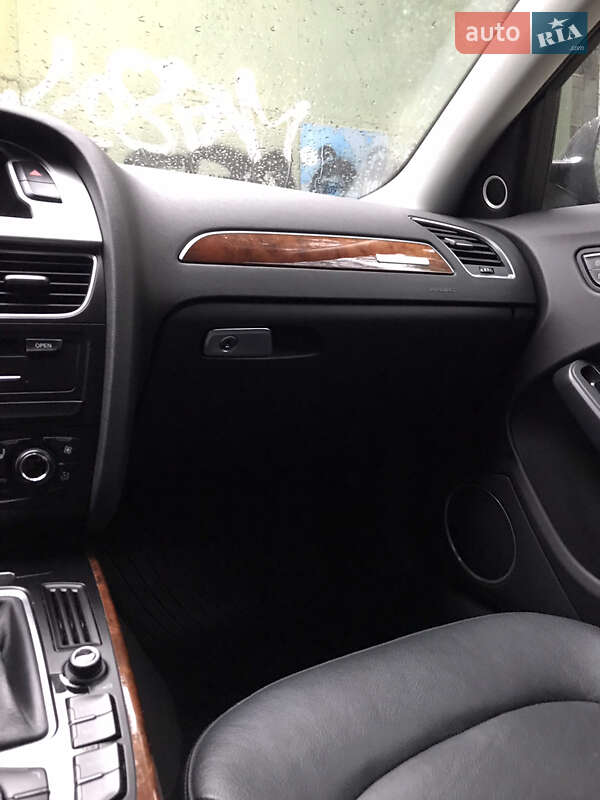 Седан Audi A4 2011 в Одессе