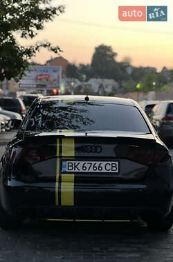Седан Audi A4 2011 в Львове