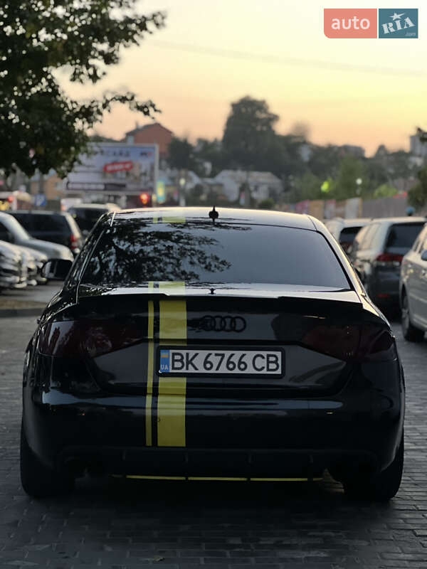 Седан Audi A4 2011 в Львові