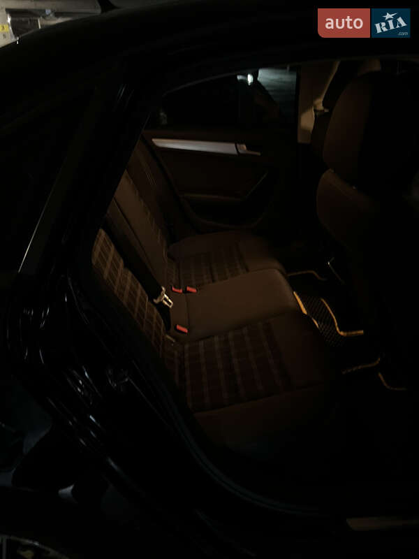 Седан Audi A4 2011 в Львові