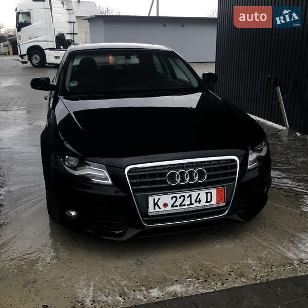 Седан Audi A4 2011 в Львові