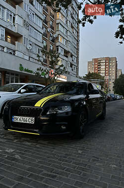 Седан Audi A4 2011 в Львове