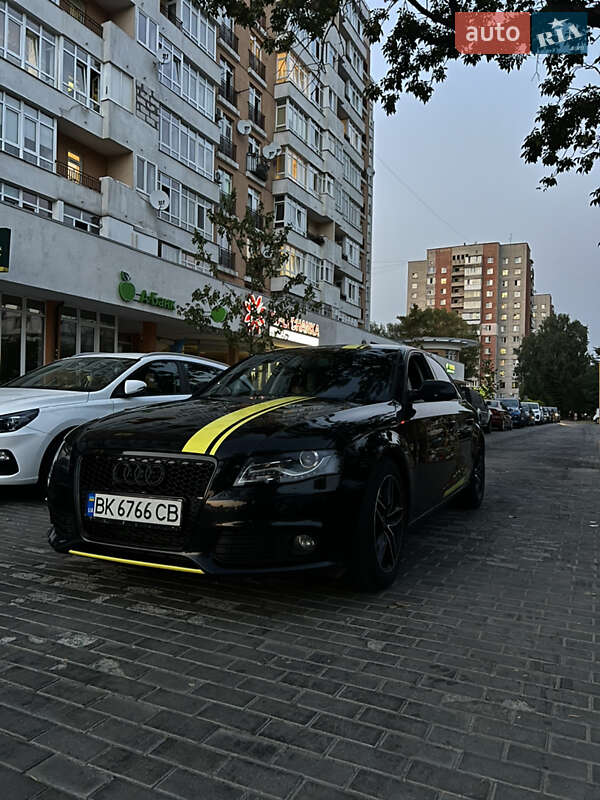 Седан Audi A4 2011 в Львові