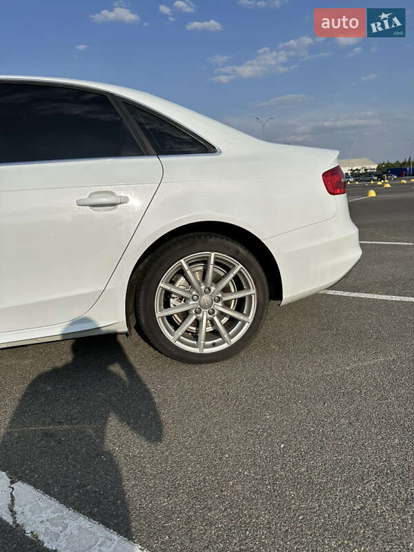 Седан Audi A4 2013 в Києві