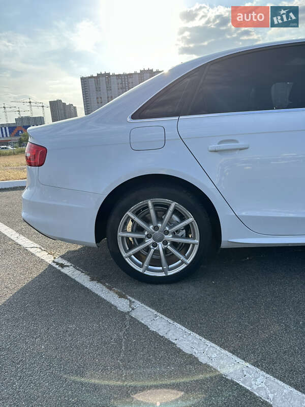 Седан Audi A4 2013 в Києві