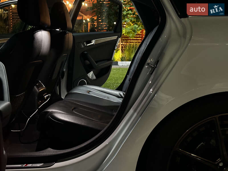 Седан Audi A4 2014 в Вінниці