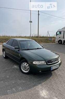 Седан Audi A4 2000 в Луцке