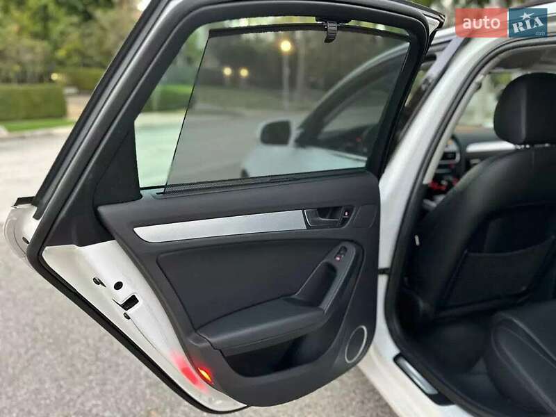 Седан Audi A4 2011 в Львове