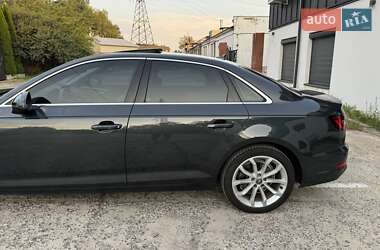 Седан Audi A4 2018 в Львове