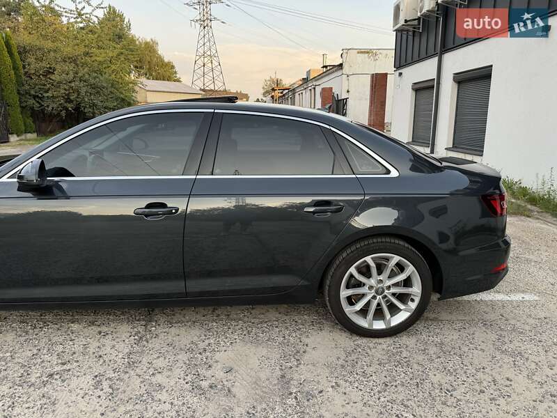Седан Audi A4 2018 в Львове
