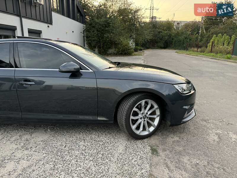 Седан Audi A4 2018 в Львове