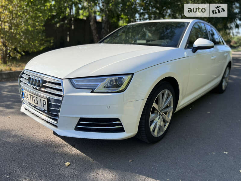 Седан Audi A4 2016 в Ровно