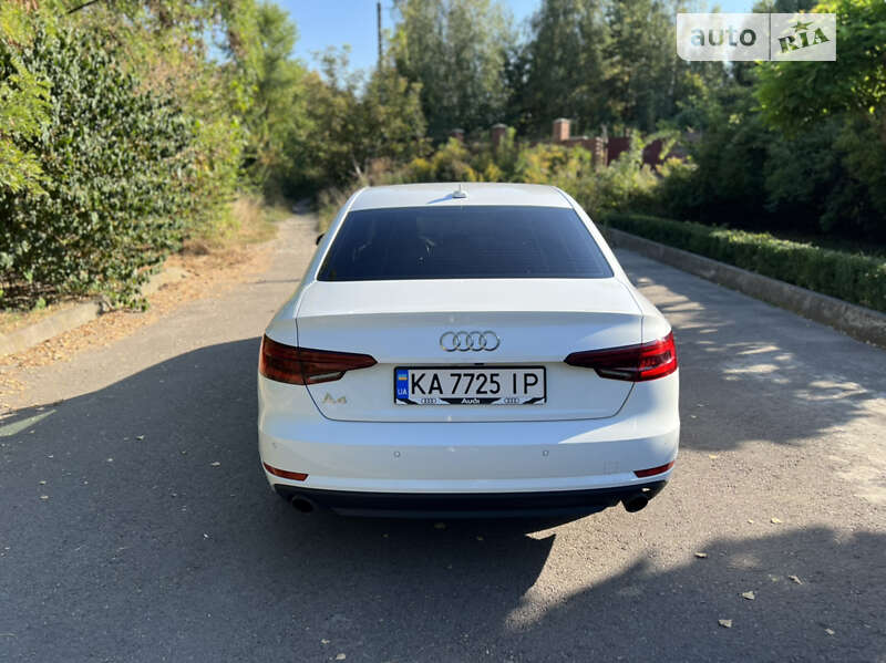 Седан Audi A4 2016 в Ровно
