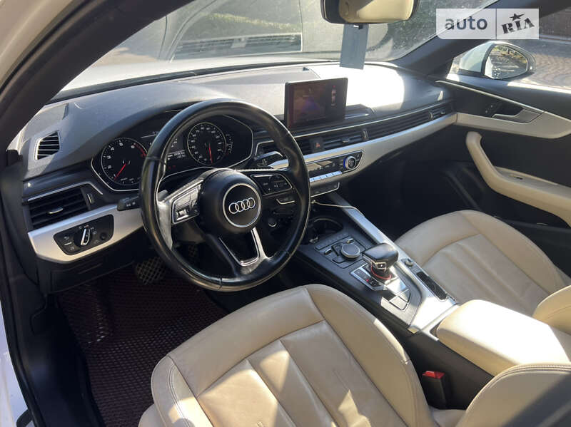 Седан Audi A4 2016 в Ровно