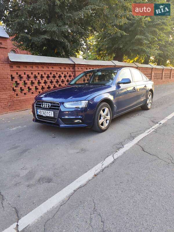 Седан Audi A4 2013 в Виннице