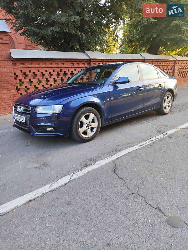 Седан Audi A4 2013 в Виннице