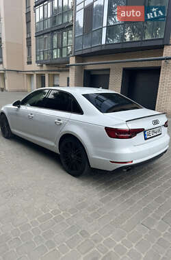 Седан Audi A4 2016 в Дніпрі