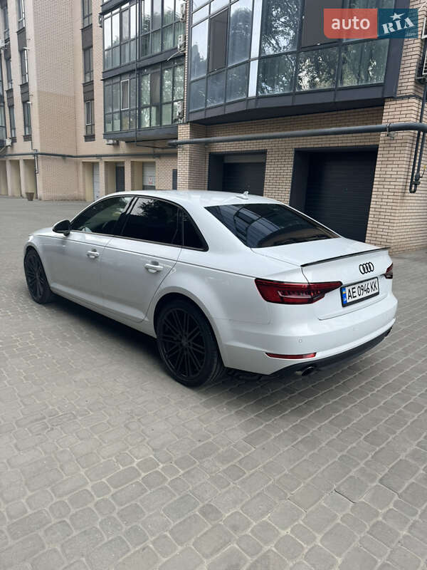 Седан Audi A4 2016 в Днепре