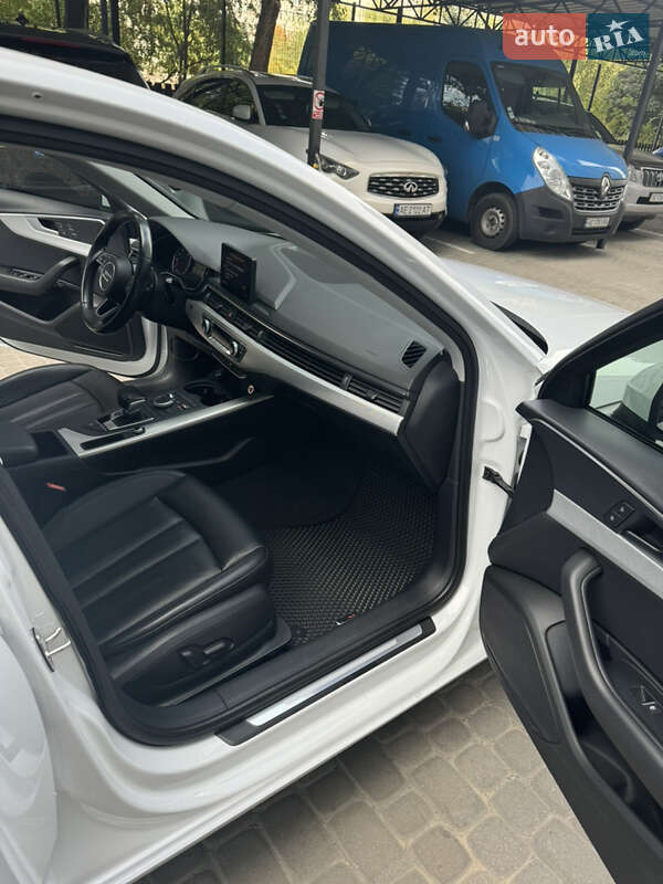 Седан Audi A4 2016 в Днепре