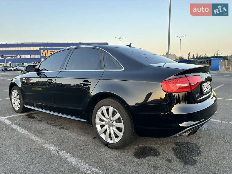 Седан Audi A4 2014 в Трускавці