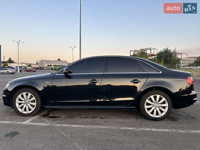 Седан Audi A4 2014 в Трускавці
