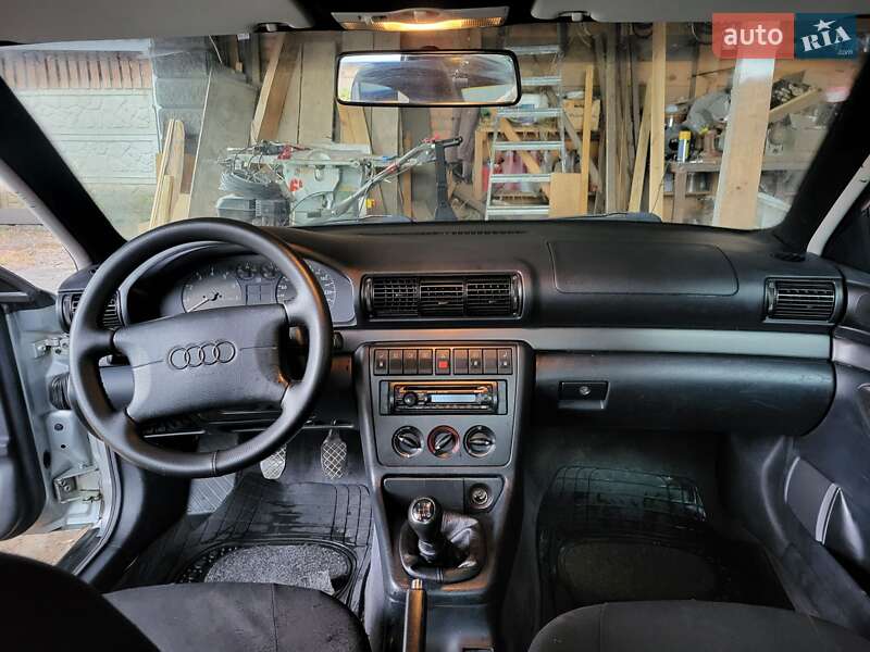 Седан Audi A4 1999 в Рівному