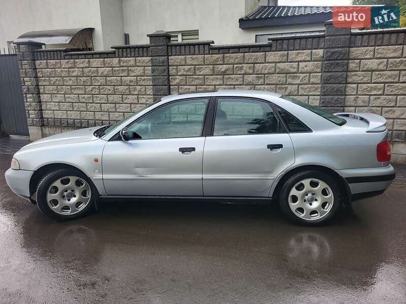 Седан Audi A4 1999 в Рівному