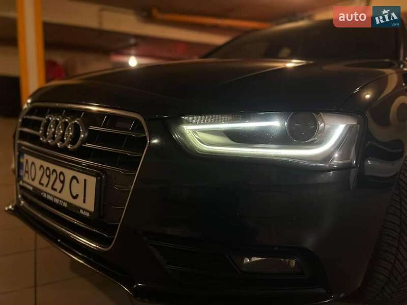 Седан Audi A4 2012 в Ужгороді