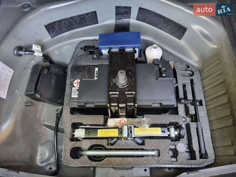 Седан Audi A4 2012 в Ужгороді