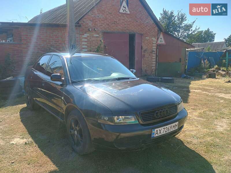 Седан Audi A4 1996 в Краснокутске