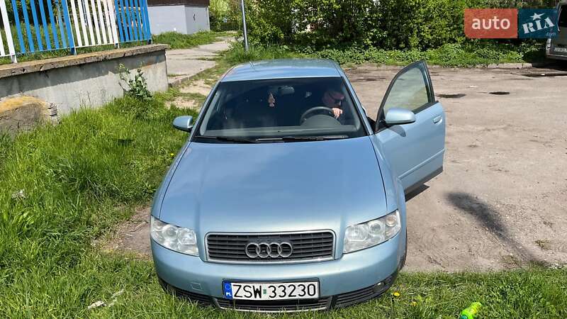 Седан Audi A4 2002 в Гайсине