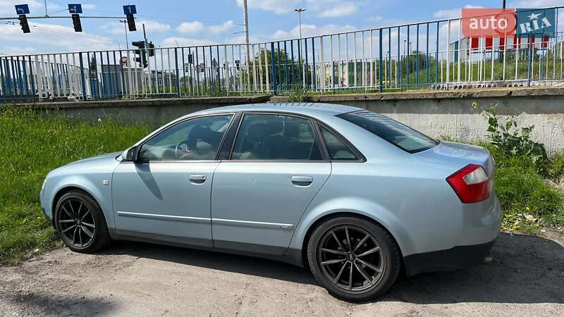 Седан Audi A4 2002 в Гайсине