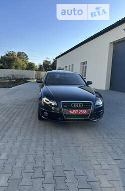 Седан Audi A4 2012 в Пустомитах