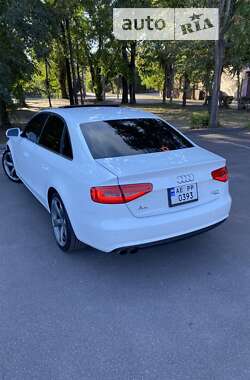 Седан Audi A4 2013 в Кам'янському