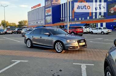 Седан Audi A4 2013 в Львові