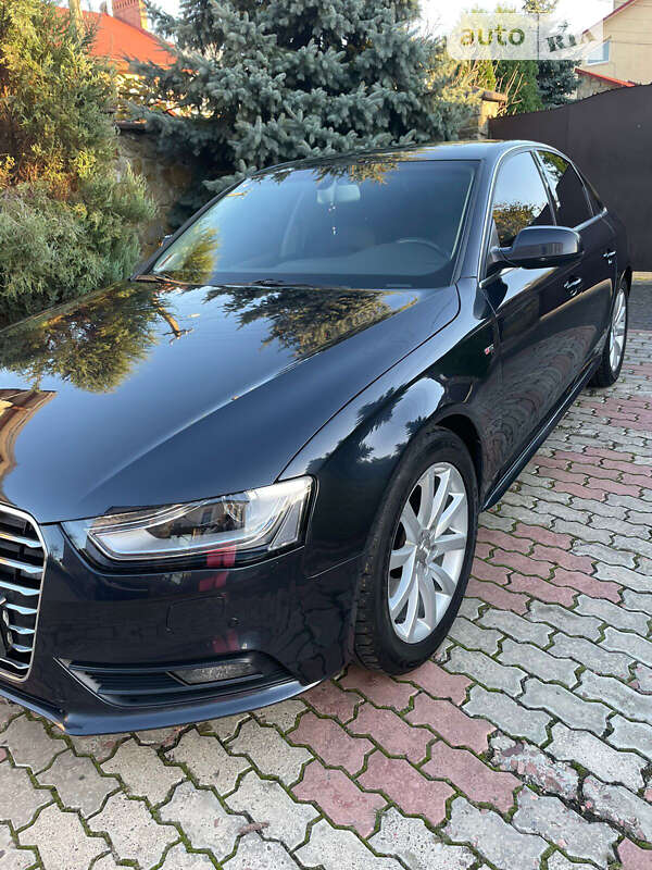 Седан Audi A4 2014 в Львові