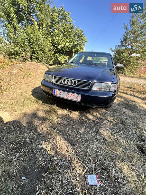 Седан Audi A4 1996 в Каменском