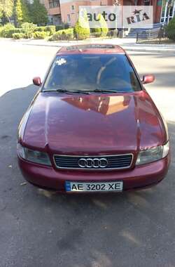 Седан Audi A4 1998 в Сумах