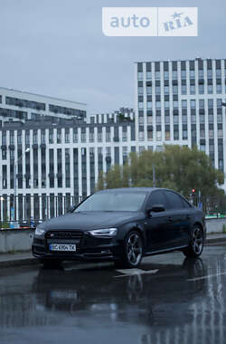 Седан Audi A4 2014 в Львове