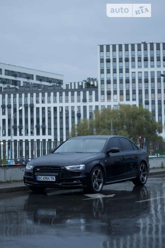 Седан Audi A4 2014 в Львові