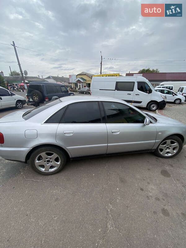 Седан Audi A4 2000 в Олевске