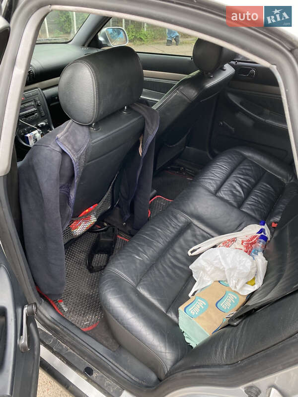 Седан Audi A4 2000 в Олевске
