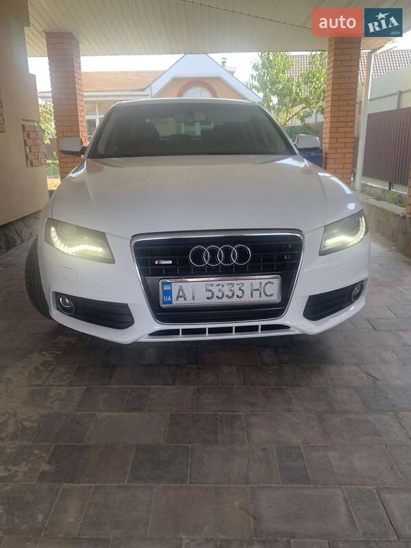 Седан Audi A4 2010 в Макарові